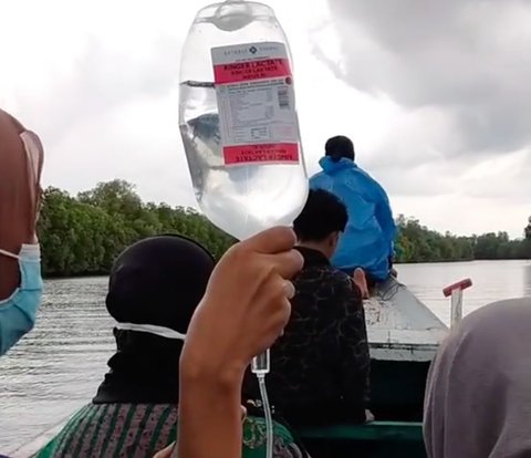 Moments of Midwives Overcoming Bad Weather When Referring Patients to South Sulawesi