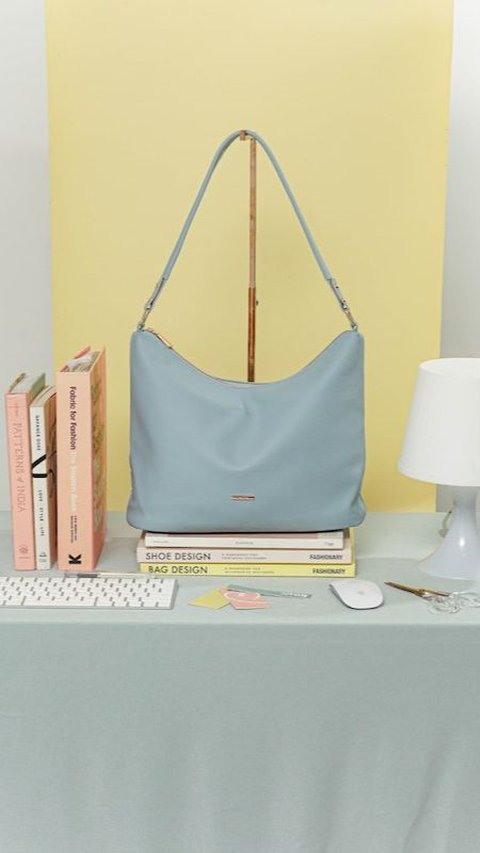 Rekomendasi tas kerja wanita dengan kualitas terbaik dan model cantik.