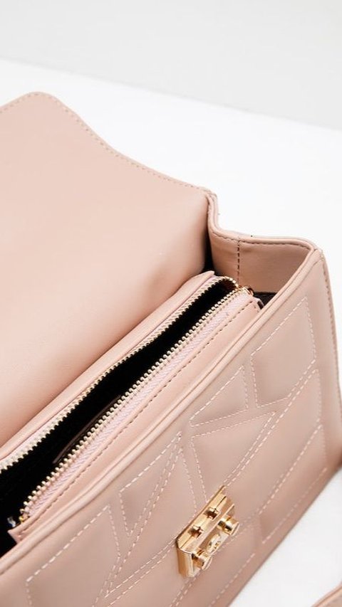 Rekomendasi tas kerja wanita dengan kualitas terbaik dan model cantik.