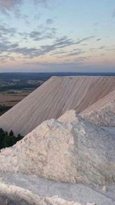 Mengenal Monte Kali, Gunung Garam Buatan yang Paling Besar di Dunia