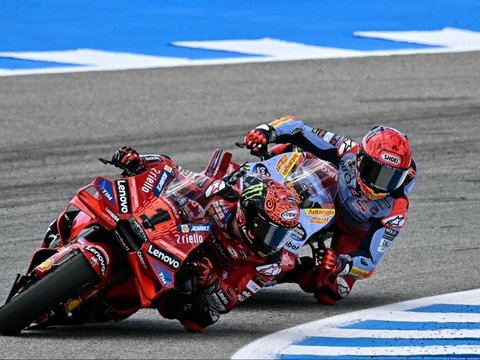 FOTO: Pesta Podium Pecco, Marquez dan Bezzecchi Rayakan Kemenangan Usai Tampil Sengit di MotoGP Spanyol 2024