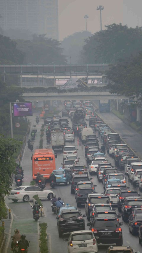 Kualitas Udara Jakarta Masuk Kategori Tidak Sehat Senin Pagi, Bahaya bagi Kelompok Sensitif<br>