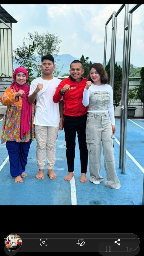 Momen Dewi Perssik Kunjungi OCK Klub, Persiapkan Anaknya Masuk Akpol