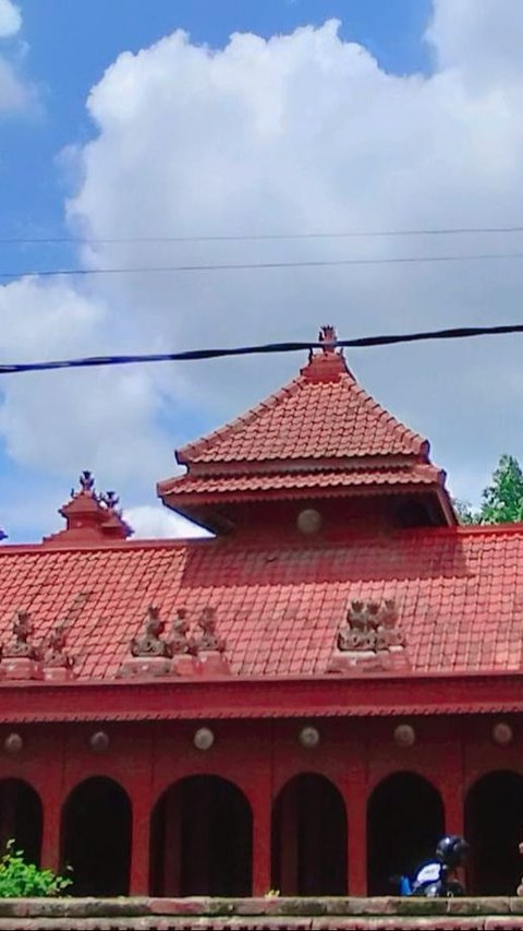 Keunikan Masjid Merah Kedung Menjangan, Padukan Budaya Cirebon, Tiongkok dan Kudus