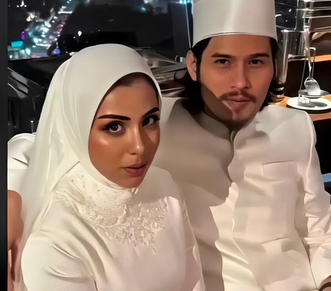 Congratulations Virzha on marrying an Arab descendant woman, Marriage ceremony in Arabic, The figure of the wife is highlighted