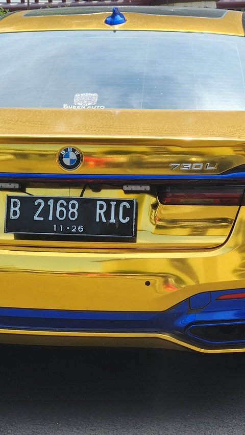 Penampakan BMW Berlapis Emas Senilai Rp2 M di Kantor Polisi, Ternyata Punya Om-Om Cekoki Narkoba ke ABG di Hotel Senopati<br>