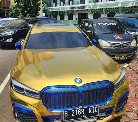 Penampakan BMW Berlapis Emas Senilai Rp2 M di Kantor Polisi, Ternyata Punya Om-Om Cekoki Narkoba ke ABG di Hotel Senopati