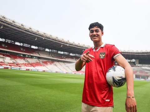 Penampilan Rafael Struick di Piala Asia 2023 telah mencuri perhatian. Tak hanya lincah di lapangan, paras wajahnya yang menawan pun menjadi sorotan.