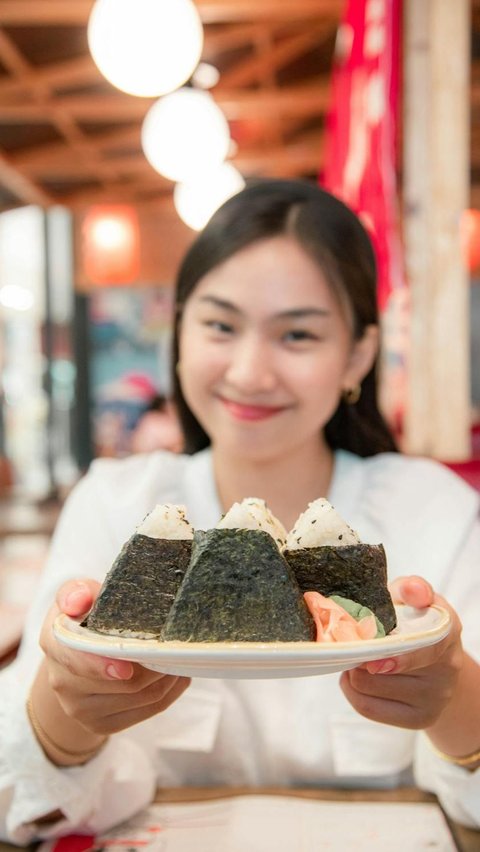 Onigiri yang Dibuat dengan Aroma Ketiak Gadis Cantik Jadi Hidangan Laris di Jepang