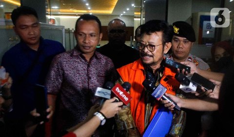 Hal itu diungkapkan ketika majelis hakim, Ida Ayu Mustikawati menanyakan ke saksi soal adanya biaya untuk sunatan cucu dari anaknya Kemal Redindo.<br>