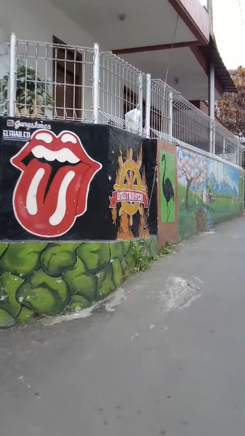 Fakta Menarik Gang Stones di Bandung, Berasa Jadi Tetangganya Mick Jagger