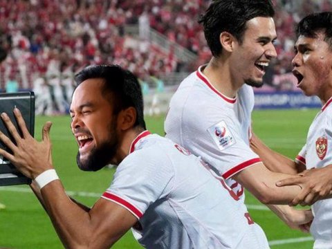 Kocak! 7 Foto Editan Teuku Wisnu Mendadak jadi Pemain Timnas hingga Suporter, Bikin Ngakak