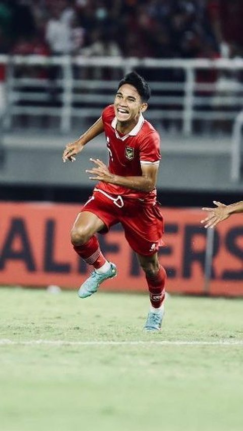 Dia diketahui mengawali kariernya di Surabaya bersama Persebaya pada tahun 2020. Marselino mulai tergabung dalam klub junior Persebaya U16. Foto: instagram.com / marselinoferdinan10<br>