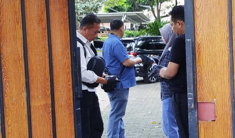 Teka-teki keberadaan anggota Satlantas Polres Kota Manado, Brigadir RAT di Jakarta terjawab.<br>