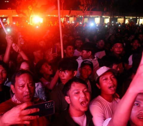 Atmosfer semakin memanas ketika pertandingan berjalan sangat menegangkan saat Indonesia mendapat tekanan Uzbekistan. Foto: merdeka.com / Arie Basuki