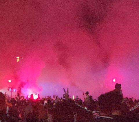 Flare Sudah Menyala di GBK, Momen Suporter Gagal Selebrasi Setelah Gol Indonesia Dianulir Wasit