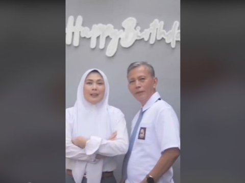 Memiliki Anak Seorang Polisi, Wanita Ini Mengenang Masa Lalu Ketika Bertemu Sang Suami yang Beda Usia Saat Menikah