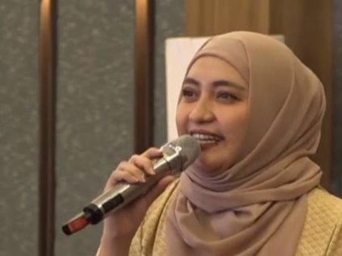 Viral Momen Wanita Curhat Ingin Jalan Bareng Mantan Suami Demi Anak, Begini Respons Ustaz Hanan Attaki