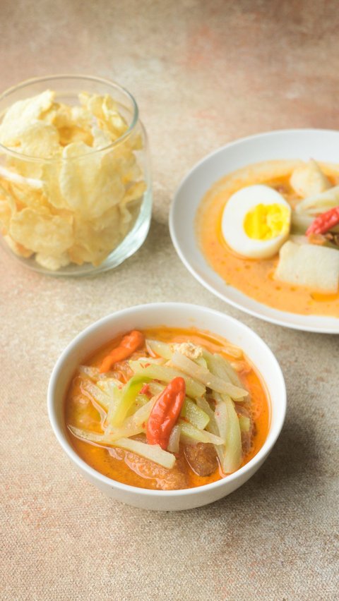 Padang Vegetable Ketupat Recipe with Chayote, Warm Dish for Hari Raya