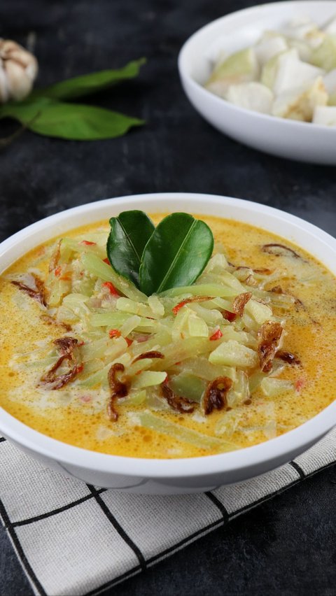 Recipe for Padang Rice Cake Vegetable with Siam Pumpkin, A Warm Dish for the Holiday