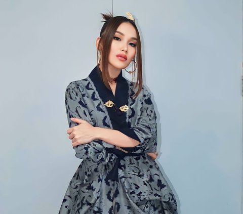 Ayu Ting Ting's Prospective In-Laws Reveal Wedding Month and Concept