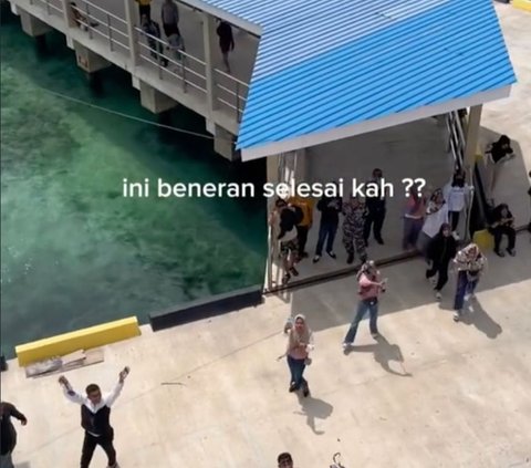 Viral Momen Haru Perpisahan Mahasiswa KKN di Wandoka Selatan, Penuh Tangisan