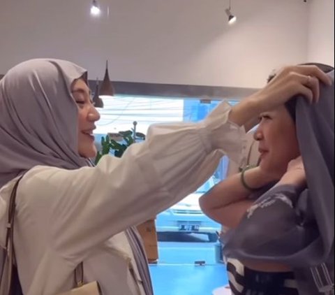 Teach Mother to Wear Hijab, Larisa Chou Poke IG Habib Jafar: Can Help Bib Create Log In?