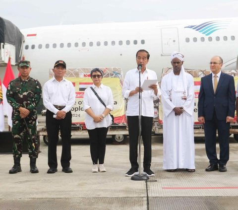 FOTO: Jokowi Lepas Bantuan Satu Juta Dolar AS untuk Palestina dan Sudan di Halim Perdanakusuma