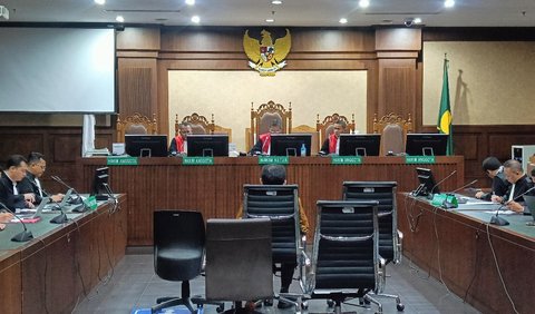 Selain pidana kurungan enam tahun penjara, Hasbi Hasan juga dijatuhi hukuman denda Rp3,8 miliar.<br>