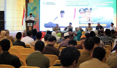 Kemudian Gus Ipul menjabarkan bahwa RPJPD Kota Pasuruan 2025-2045 tegak lurus dengan cita-cita nasional dan propinsi Jawa Timur.<br>