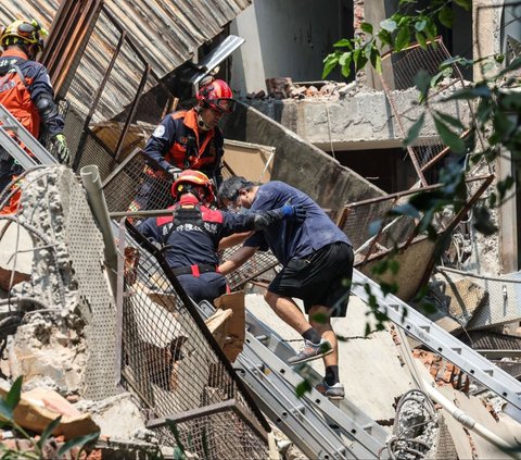 Untuk pusat gempa bumi berada pada kedalaman 15,5 km (9,6 mil).<br><br>Guncangannya sempat memicu peringatan tsunami untuk Jepang bagian selatan dan Filipina, namun kemudian dicabut karena tidak berpotensi. Foto: AFP<br>