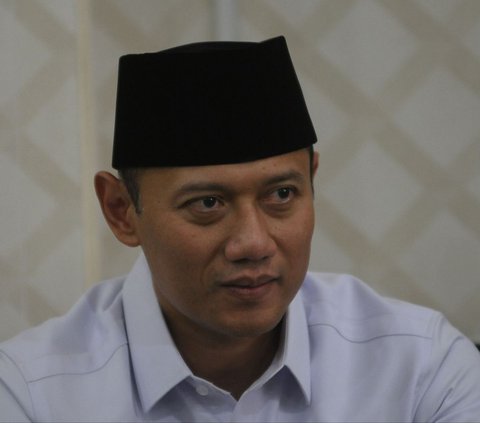 FOTO: Menteri AHY Bagikan Sertifikat Wakaf untuk Masjid dan Musala di Jakarta