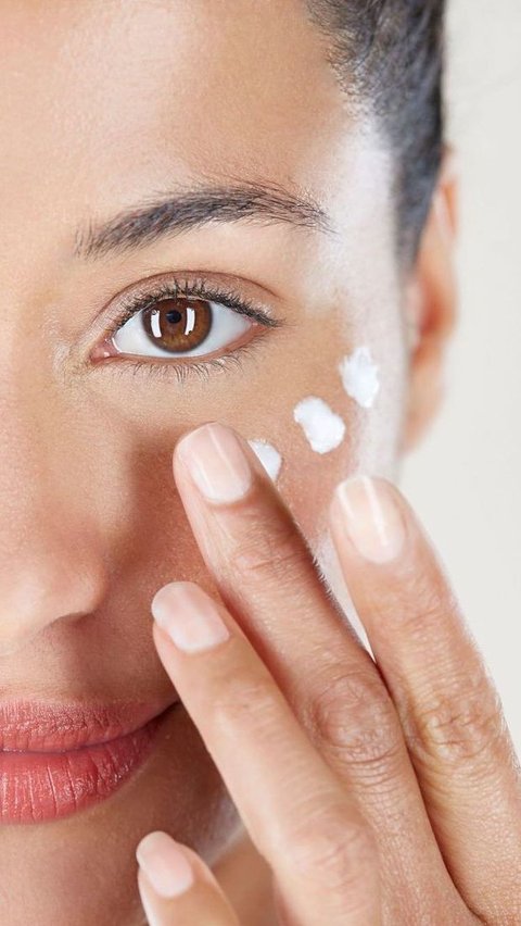 Combine AHA/BHA with Other Brightening Agents If Spots are Caused by Acne Scars