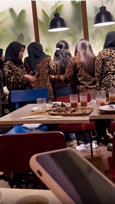 After Mukena, now the Geng Emak-emak is united wearing Leopard Motif Clothes during the Iftar Together, Netizens: 'Iftar in the Tiger's Den'