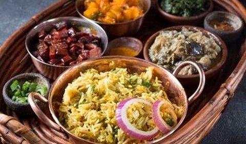 Makanan India yang populer di Indonesia tidak hanya memberikan cita rasa yang lezat, tetapi juga membawa pengalaman kuliner yang unik.