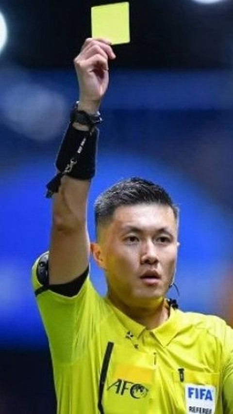 Shen Yinhao merupakan wasit kelahiran Shanghai, Cina