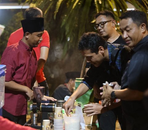 Nobar Timnas di Pendopo, Pemkab Banyuwangi Gratiskan Makan dan Minum dari Pedagang