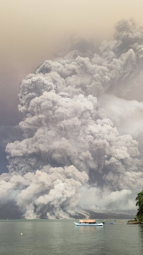 FOTO: Penampakan Gunung Ruang Kembali Meletus, Muntahkan Abu Vilkanik Setinggi 5.000 Meter