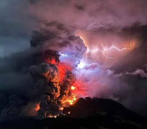 FOTO: Penampakan Gunung Ruang Kembali Meletus, Muntahkan Abu Vulkanik Setinggi 5.000 Meter
