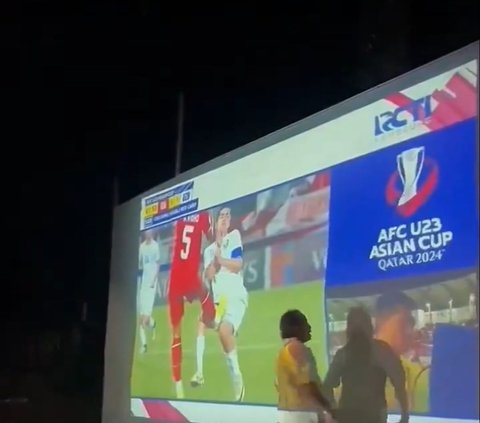 Indonesia Kalah di Semifinal Piala Asia U-23, Momen Warga Luapkan Kekesalan ke Wasit Ini Viral