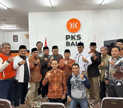 Ketua Fraksi PKS DPR RI Jazuli Juwaini mengaku komunikasi antara partainya dengan Presiden terpilih RI 2024-2029 Prabowo Subianto sudah terjalin sejak lama.
