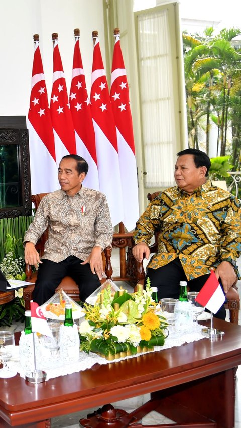 Dampingi Jokowi Temui PM Singapura, Adab Prabowo Tak Mau Injak Karpet Jadi Sorotan