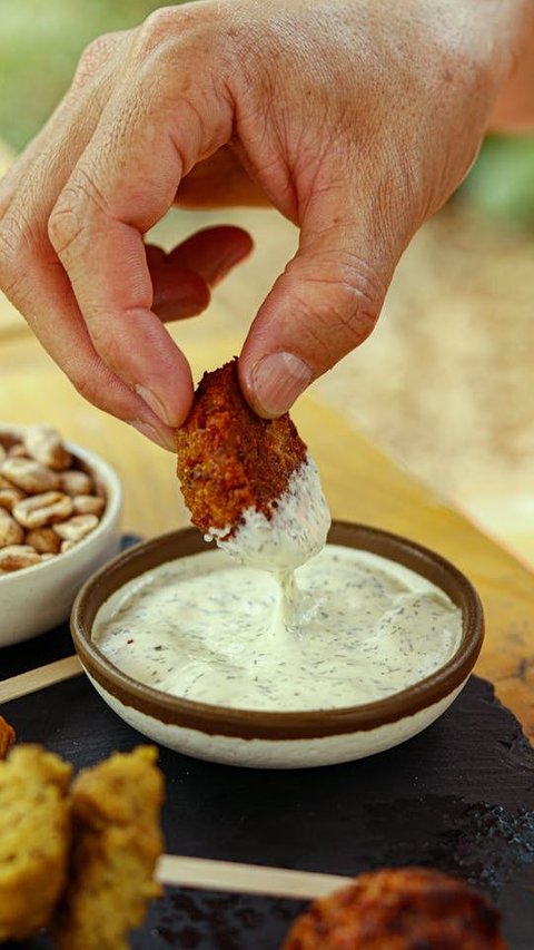 Simple Falafel Recipe With Homemade Tahini Sauce: A Step-by-Step Guide ...