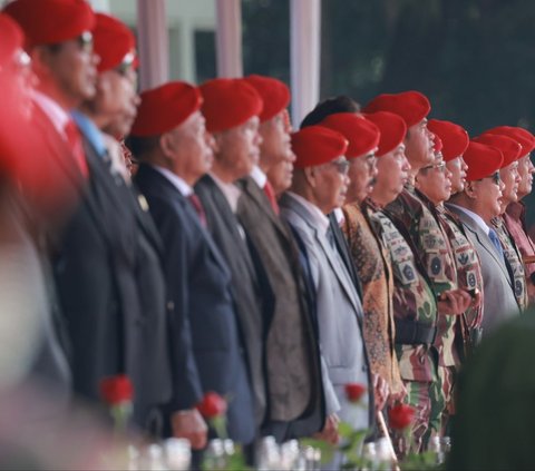 Potret Prabowo Berbaret Merah Bersama Para Jenderal di HUT Kopassus, Dinyanyikan Lagu Ksatria Kusuma Bangsa