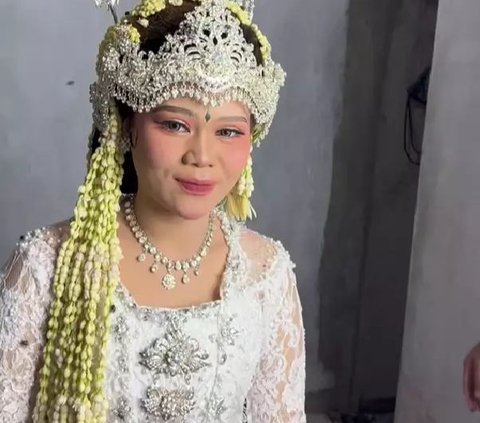 This Bride's Makeup in a Swarm of Flies, the Reason Behind It is Disgusting