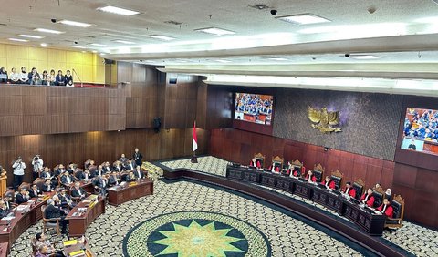 Berikutnya, pada Dapil Jabar VII suara PPP versi KPU hanya mendapat 84.324. Padahal versi PPP harusnya mendapatkan 92.824 suara. Sedangkan di Dapil tersebut Suara Garuda versi KPU tercatat 8779. Padahal versi PPP hanya 279 suara.<br>