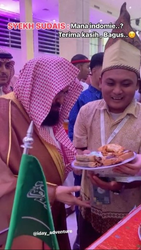 Love for Indonesian Cuisine, Imam Masjidil Haram Asks for Indomie from Students
