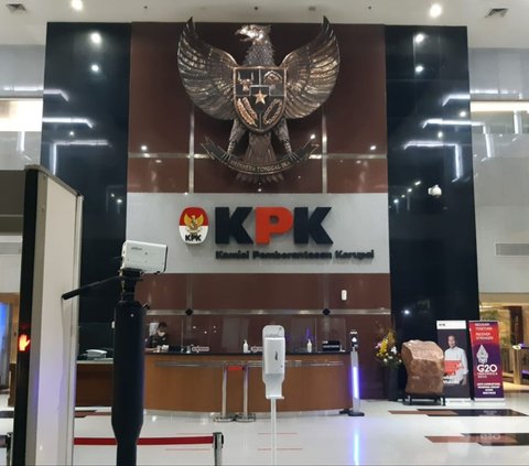 Gedung Sekretariat DPR RI Digeledah, Penyidik KPK Bawa 3 Koper 1 Tas Ransel