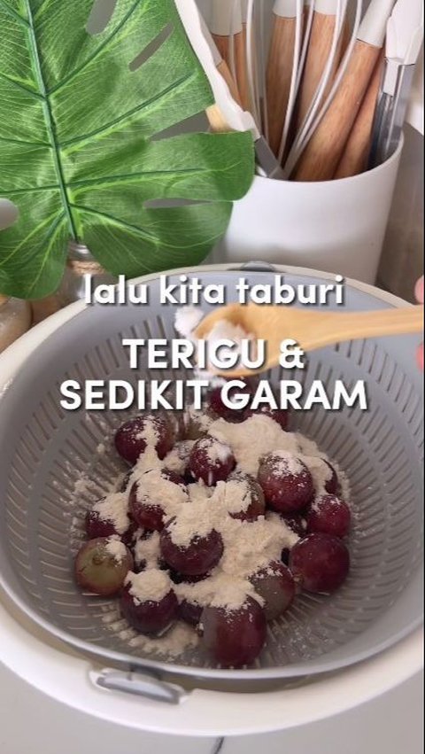 Taburkan dengan Garam dan Terigu