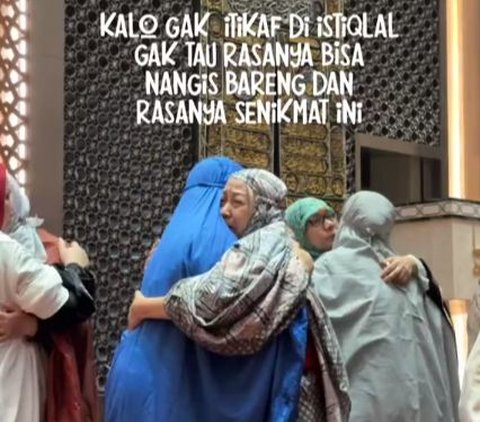 Bahagia Bisa Fokus Beribadah, Momen Wanita Jalani Iktikaf di Masjid Istiqlal Ini Curi Perhatian